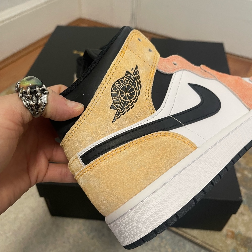 NIB Men Size 9 (Euro Sz 42.5) Jordan 1 Mid SE Sneakers Magic Ember/Sundial-White - Picture 15 of 17